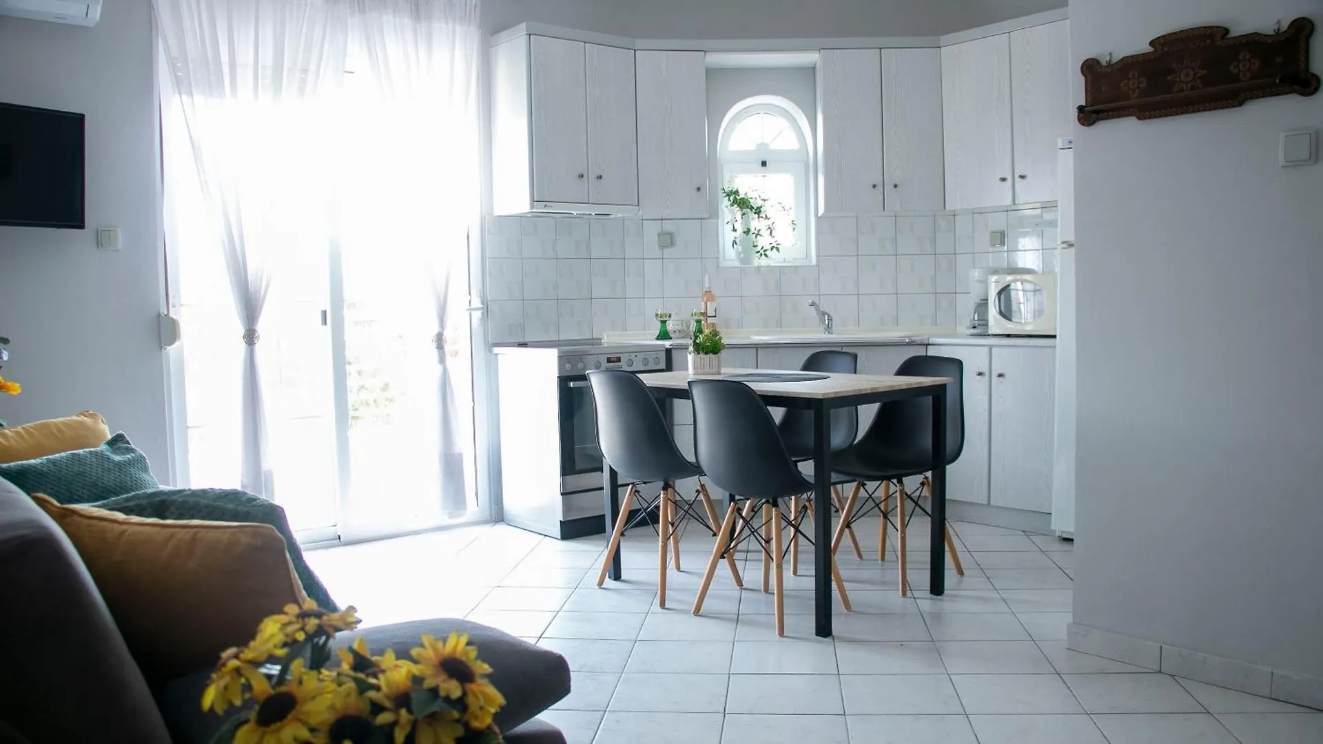 Mary'S Apartment Paralia Dionysiou 0*,